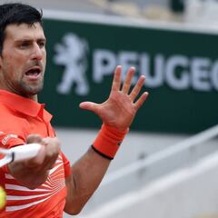 Djokovic barre y bate un récord: 10 cuartos consecutivos en París