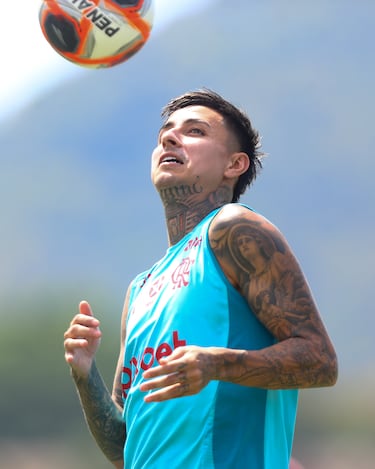 Erick Pulgar zanja su futuro y firma uno de los contratos más importantes de su carrera