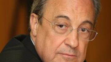 "El Real Madrid ha perdido cien millones en los últimos tres años". Con una censura general al mandato de Ramón Calderón presentó su sede electoral Florentino Pérez. Una sede, situada en el Paseo de la Castellana, 99, que resultará muy efímera, puesto que el próximo lunes Pérez será proclamado presidente del club ante la ausencia de otros candidatos.