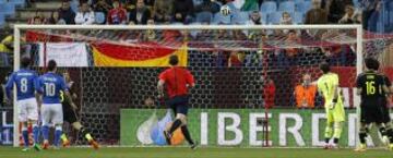Ocasión de gol de los italianos.