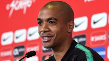 Joao Mario atiende a los medios de comunicación durante la concentración de Portugal en Kratovo para el Mundial de Rusia.