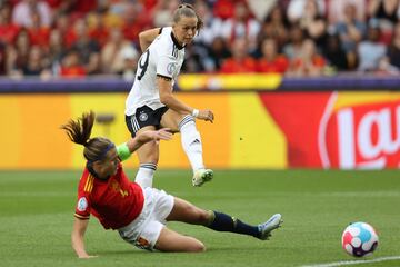 1-0. Klara Bühl celebra el primer gol.
