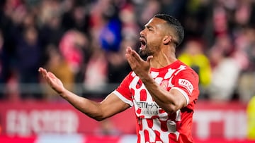GIRONA, 14/02/2025.- El centrocampista venezolano del Girona Yangel Herrera celebra su gol durante el encuentro correspondiente a la jornada 24 de LaLiga EA Sports que disputan hoy viernes Girona y Getafe en el estadio de Montilivi, en Girona. EFE/David Borrat.