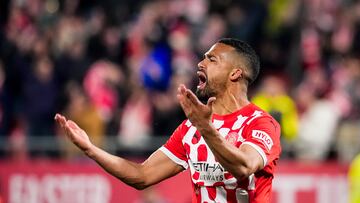 GIRONA, 14/02/2025.- El centrocampista venezolano del Girona Yangel Herrera celebra su gol durante el encuentro correspondiente a la jornada 24 de LaLiga EA Sports que disputan hoy viernes Girona y Getafe en el estadio de Montilivi, en Girona. EFE/David Borrat.