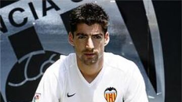 <b>YA ES DEL VALENCIA.</b> Un nuevo recurso para Quique Sánchez Flores.