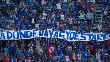 La Sangre Azul firma convenio para que aficionados de Cruz Azul terminen bachillerato