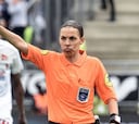 Stephanie Frappart, primera árbitra de la liga francesa