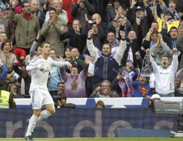 Gol 1-0. El delantero portugués del Real Madrid Cristiano Ronaldo celebra el primer gol que ha marcado a la Real Sociedad