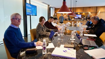 27/10/25 REUNION La presidenta de SD Eibar , Amaia Gorostiza y el consejero Joseba Unamuno hacen balance de diferentes temas en el encuentro que han tenido con los medios de comunicaciOn este lunes en la sala Ibargain del club armero