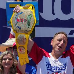 Vuelve el ‘Rey del Hot Dog’: 70 unidades en 10 minutos para recuperar su trono de campeón