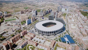 Tamizará la luz mediterránea protegiendo el sol y la lluvia en la totalidad de los asientos, ampliando el efecto acústico desde la grada al campo y sobre la que se implementará una instalación fotovoltaica.