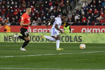 0-1. Vinicius marca el primer gol.