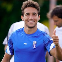 Luis Milla vuelve a sonreír en el césped casi seis meses después