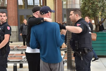 Enfrentamiento entre los ultras rusos e ingleses y galeses en Lille. 