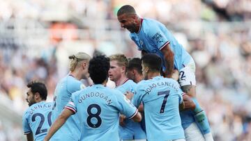 NEWCASTLE UPON TYNE, ENGLAND - AUGUST 21: Erling Haaland of Manchester City celebrates with teammates after scoring their team's second goal during the Premier League match between Newcastle United and Manchester City at St. James Park on August 21, 2022 in Newcastle upon Tyne, England. (Photo by Clive Brunskill/Getty Images)