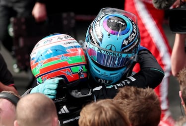 Los pilotos de Mercedes, George Russell y Kimi Antonelli, celebran su doblete en el GP de Australia.