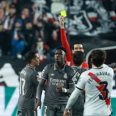 El ‘basta ya’ de Mateu Lahoz con Vinicius tras lo sucedido en Vallecas