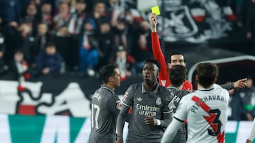 El ‘basta ya’ de Mateu Lahoz con Vinicius tras lo sucedido en Vallecas