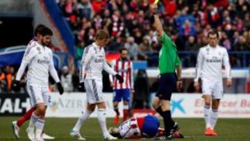 Cinco apercibidos de sanción en el Atlético y tres en el Madrid