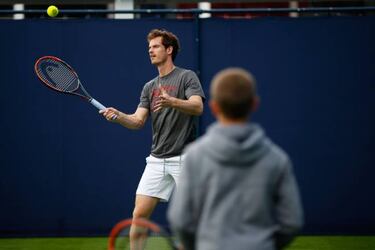 Murray warms up for Queens with Beckham’s son