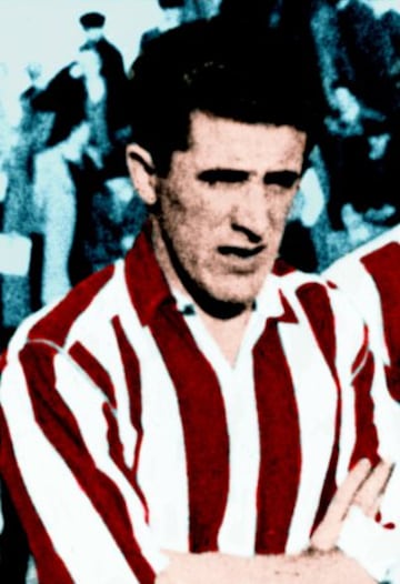 Jugó en la Real Sociedad en las temporadas 33/34 y 34/35, fichó por el Atlético de Madrid en la temporada 35/36