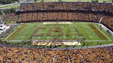 Miles de personas, que abarrotaban el Jack Trice Stadium de la Universidad de Iowa, recordaron a la golfista española asesinada cuando entrenaba el pasado 17 de septiembre. 