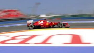 Button domina una extraña tercera sesión