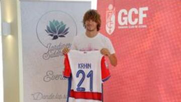 Rene Krhin fue presentado como nuevo jugador del Granada CF.