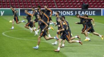 Entrenamiento del Real Madrid en Estambul, previo al partido de Champions contra el Galatasaray en el Ali Sami Yen Arena