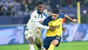 ANDERLECHT (Belgium), 28/01/2026.- Atalanta's player Yunus Musah (L) and Union's player Anan Khalaili during the UEFA Champions League match between Royale Union Saint-Gilloise and Atalanta BC, in Anderlecht, Belgium, 28 January 2026. (Liga de Campeones, Bélgica) EFE/EPA/OLIVIER HOSLET
