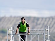 Pacheta, desde un andamio.