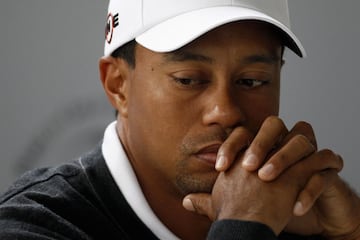 Los problemas sexuales de Tiger Woods. Probablemente uno de los jugadores más talentosos de la historia del golf. En noviembre de 2009 el National Enquirer reveló que Woods mantenía una relación con Rachel Uchitel, una publirrelacionista de clubes nocturnos. Poco después, el golfista chocó su vehículo contra un árbol cerca de su mansión en Florida, y los rumores decían que Elin Nordegren, su esposa, había golpeado el SUV al enterarse de lo sucedido. A su lista de amantes se sumaron más mujeres, hasta sumar más de 10 involucradas.
