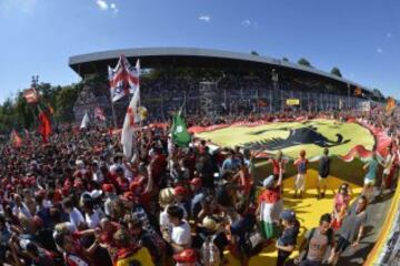 Gran ambiente en el circuito de Monza. 