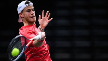 Argentina&#039;s Diego Schwartzman returns the ball to Russia&#039;s Daniil Medvedev during their men&#039;s singles quarter-final tennis match on day 5 at the ATP World Tour Masters 1000 - Paris Masters (Paris Bercy) - indoor tennis tournament at The AccorHotels Arena in Paris on November 6, 2020. (Photo by FRANCK FIFE / AFP)