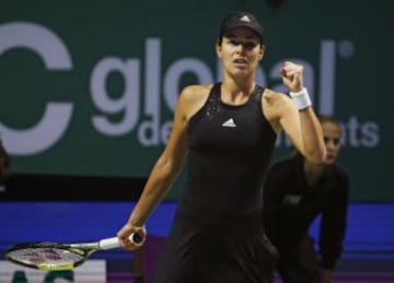 Ana Ivanovic venció a Simona Halep, pero igual quedó eliminada del Masters.