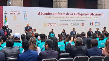 AMLO encabeza ceremonia de abanderamiento de atletas que viajarán a Panamericanos 2023