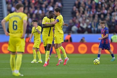 El jugador del Villarreal, Pape Gueye, celebra el 2-1 al Barcelona. 