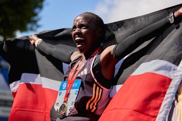 Naom Jebet (2h26:20) ganadora de la Zurich Rock 'n' Roll Running Series Madrid 2024.