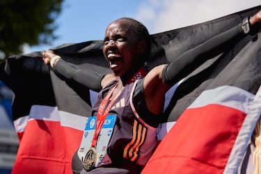 Naom Jebet (2h26:20) ganadora de la Zurich Rock 'n' Roll Running Series Madrid 2024.
