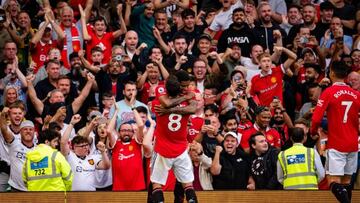 MANCHESTER, ENGLAND - SEPTEMBER 04:   Marcus Rashford of Manchester United celebrates scoring a goal to make it 2-1 with Bruno Fernandes  during the Premier League match between Manchester United and Arsenal FC at Old Trafford on September 4, 2022 in Manchester, United Kingdom. (Photo by Ash Donelon/Manchester United via Getty Images)