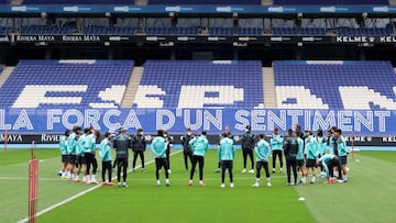 La plantilla del Espanyol, en el RCDE Stadium.