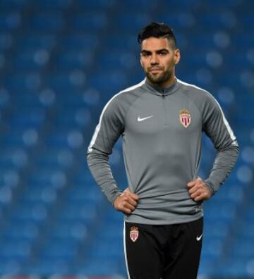 Falcao entrena en Manchester para el duelo de Champions