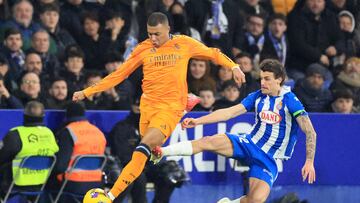 Soccer Football - LaLiga - Espanyol v Real Madrid - RCDE Stadium, Cornella de Llobregat, Spain - February 1, 2025 Real Madrid's Kylian Mbappe is fouled by Espanyol's Carlos Romero REUTERS/Nacho Doce