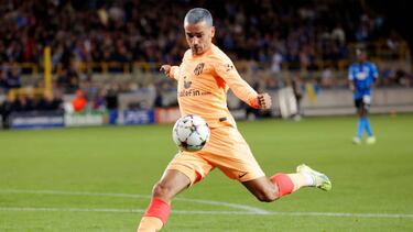 BRUGGE, BELGIUM - OCTOBER 4: Antoine Griezmann of Atletico Madrid during the UEFA Champions League match between Club Brugge v Atletico Madrid at the Jan Breydel Stadium on October 4, 2022 in Brugge Belgium (Photo by Angelo Blankespoor/Soccrates/Getty Images)