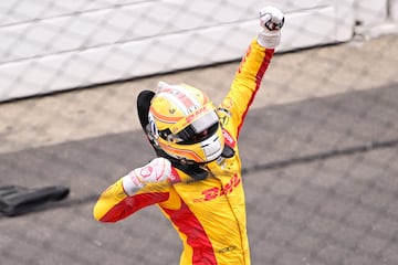 Álex Palou hace historia tras conquistar una de las carreras más importantes del automovilismo, las 500 Millas de Indianápolis.