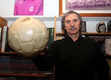 Orense, 24 de diciembre de 1947-Madrid, 6 de febrero de 2024. 76 años. Portero del Real Madrid entre 1968 a 1986, años en los que jugó 346 partidos. Su palmarés es brillante: 7 Ligas, 3 Copas de España, 2 Copas de la UEFA y 1 Copa de la Liga. Se ganó el sobrenombre de ‘El Gato’. También fue 18 partidos internacional con España. A título individual ganó el Trofeo Zamora en la temporada 1975-76. 