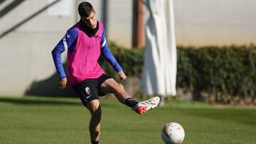 Alberto Soro durante un entrenamiento con el Granada.