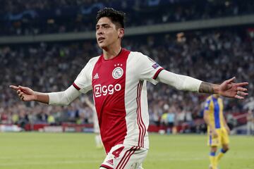 El mexicano se estrenó como goleador en el Ajax y accedió a la fase de grupos, tras vencer al APOEL en la fase previa.