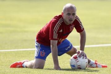 El 'Duende' es uno de los referentes e históricos de la U. Arribó en 2011, el año más exitoso en la historia de los azules, en el cual logró el bicampeonato nacional y la Copa Sudamericana. Hasta la fecha, el rosarino tiene ocho títulos con los estudiantiles.