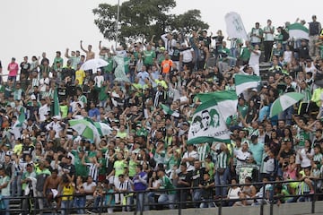 Gran recibimiento de la hinchada de Nacional 